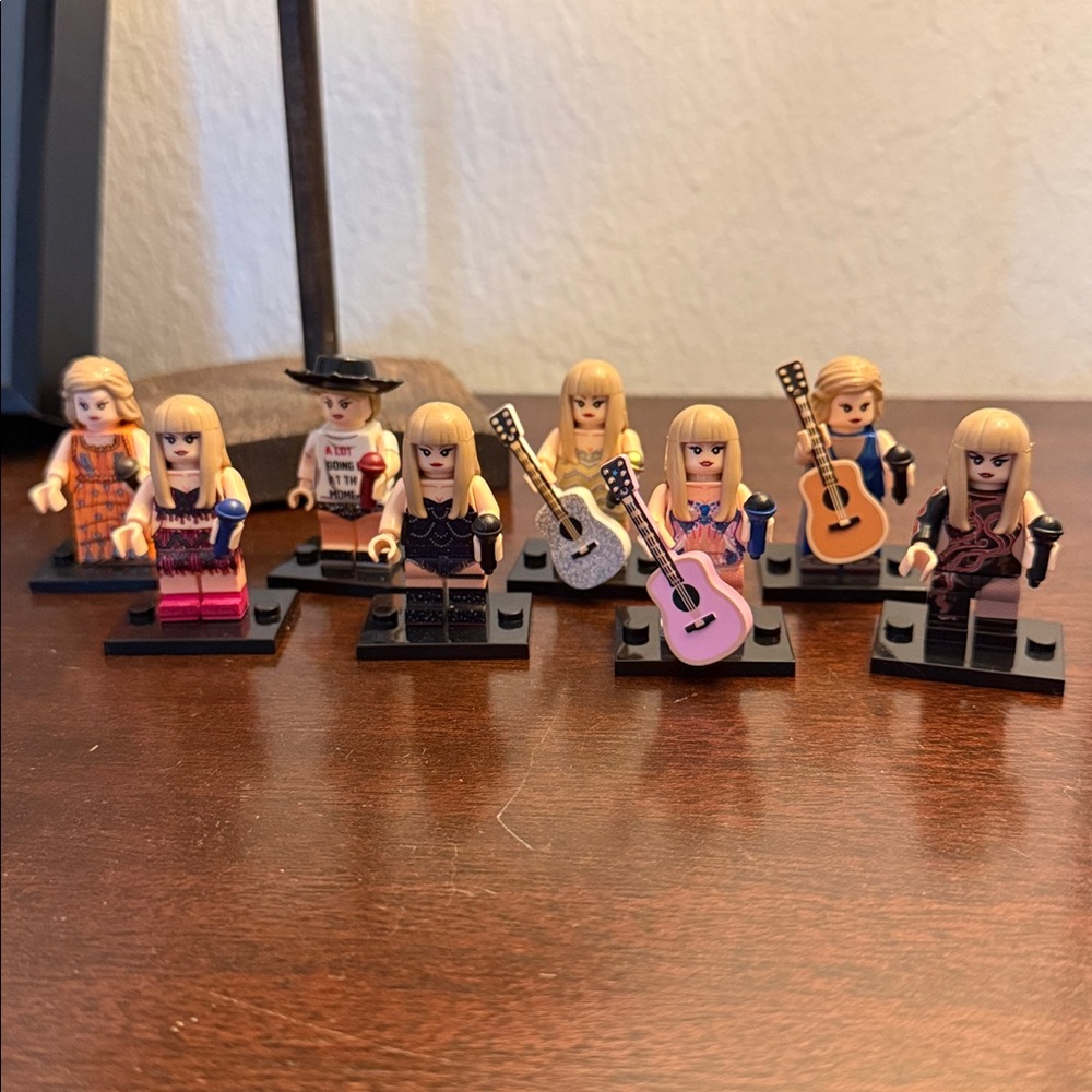 Taylor Swift LEGO Figurine Set The Eras Tour Outfits Reputation Bodysuit Swiftie